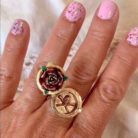 Rose Skull & Bones Ring S8 with Secret Compartment - Picture 1 of 5